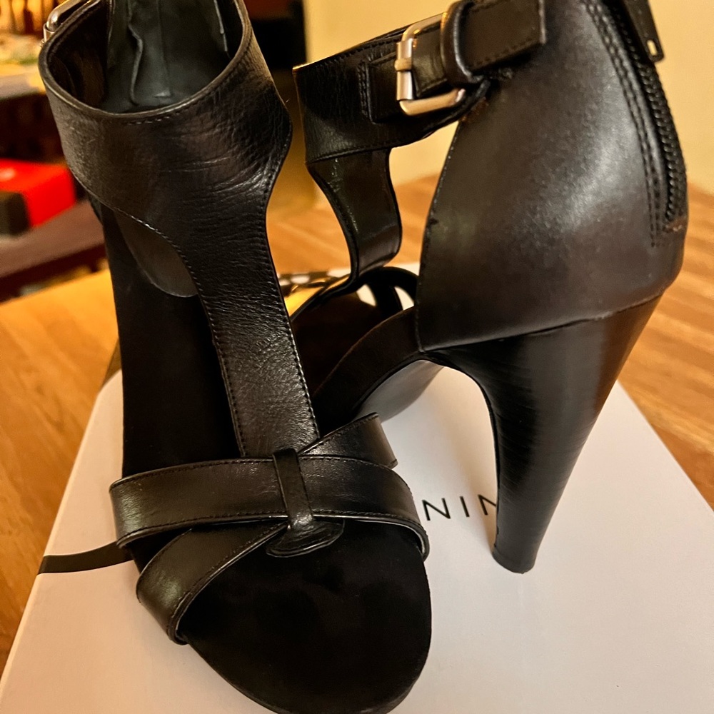 NINE WEST - Picture 3 of 8